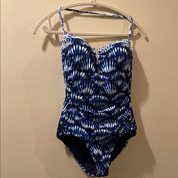 Tommy Bahama women’s Blue Patterned Swimsuit - size 6 - removable strap - Picture 1 of 7
